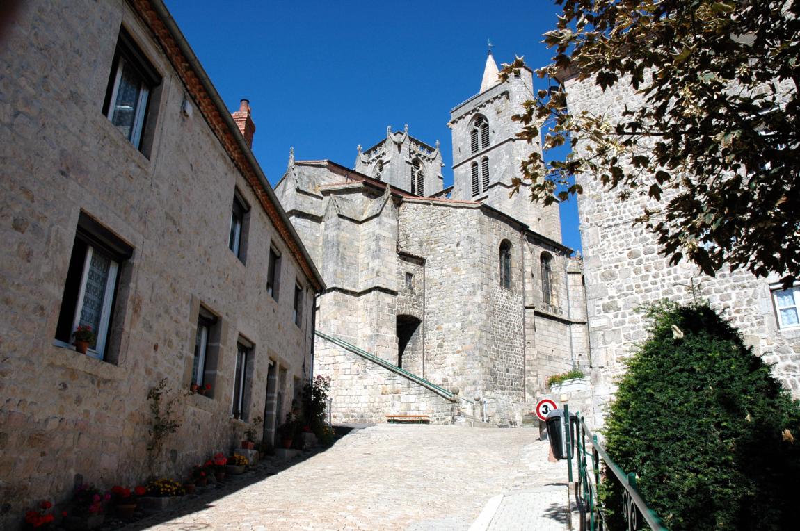 Tourism translation for the St Bonnet le Château tourism office