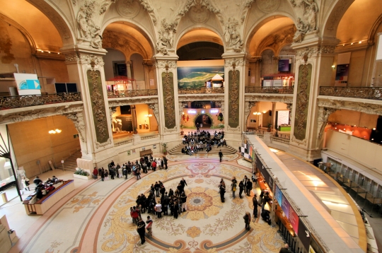 English French translation for Palais de la Découverte (Palace of Discovery)