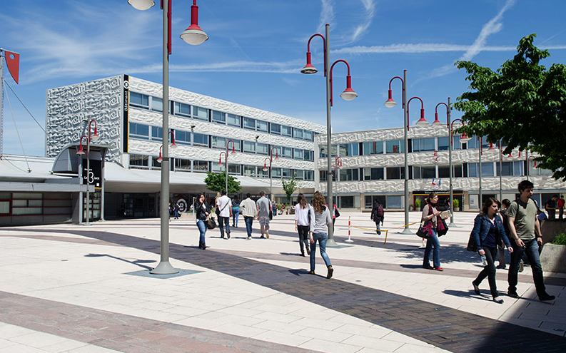 Multilingual translation for the University of Lille